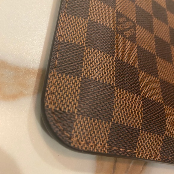 Louis Vuitton Neverfull Pochette MM - Picture 10 of 11
